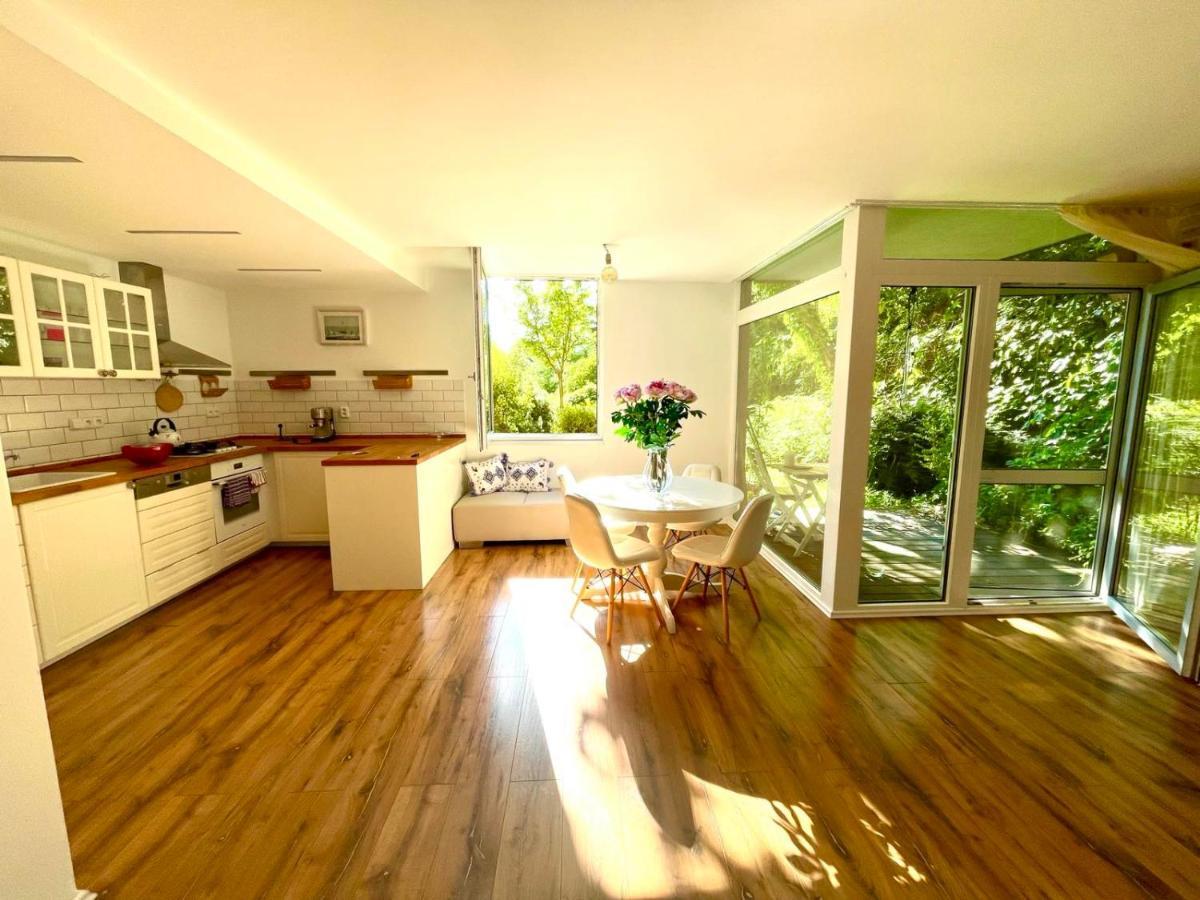 70M2 Romantic Living In The Old Town With Garden บราติสลาวา ภายนอก รูปภาพ
