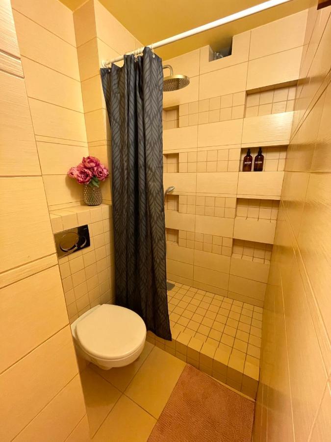 70M2 Romantic Living In The Old Town With Garden บราติสลาวา ภายนอก รูปภาพ