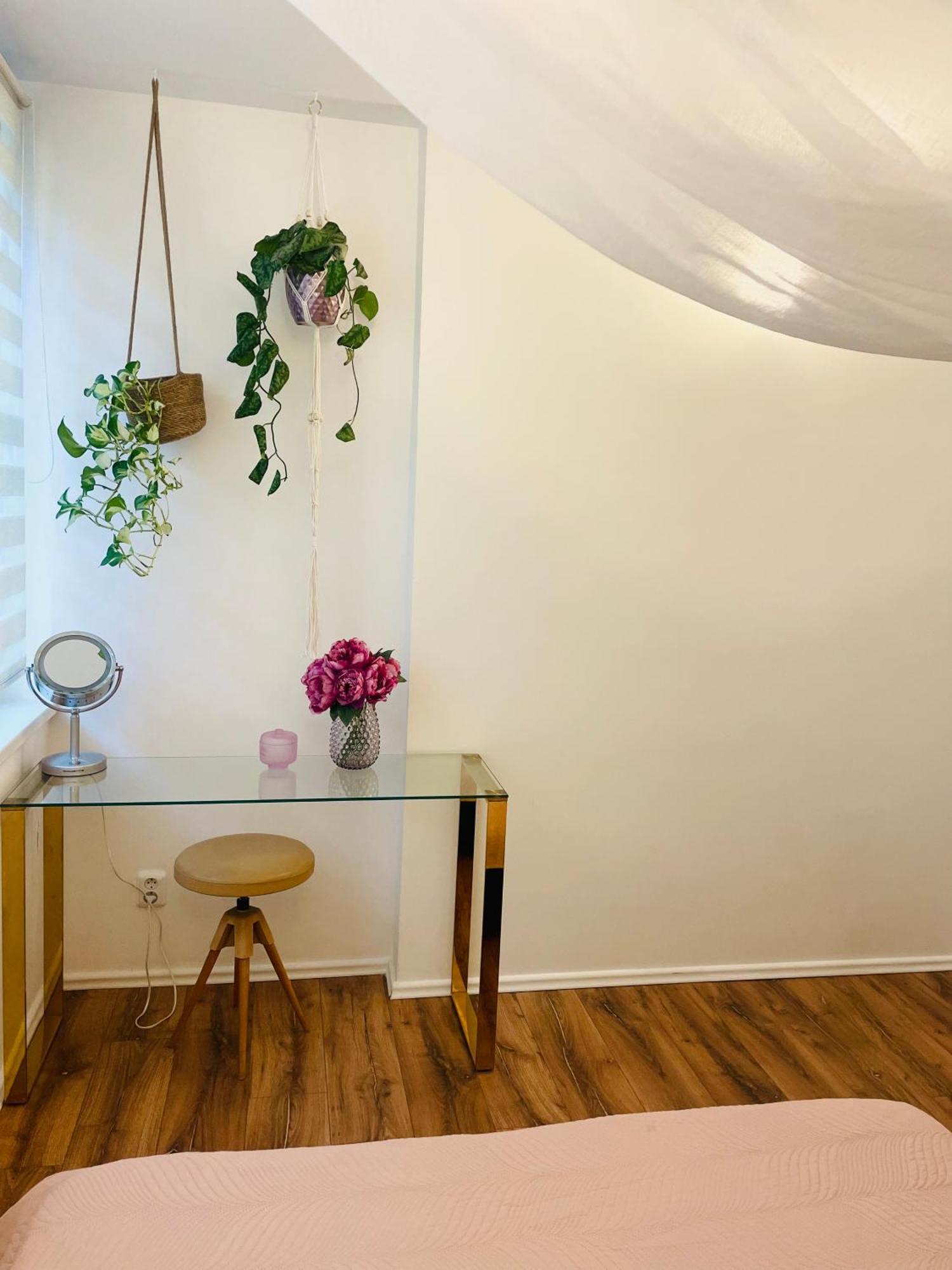70M2 Romantic Living In The Old Town With Garden บราติสลาวา ภายนอก รูปภาพ